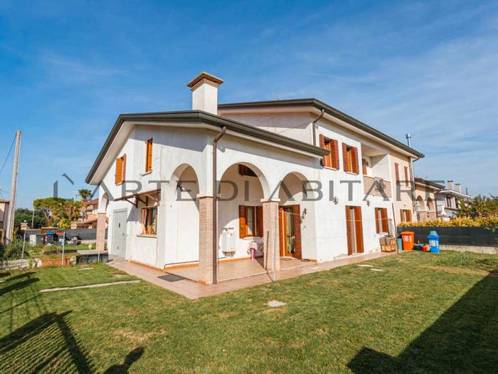 Casa con 5 locali in vendita in via Novembre, Legnaro