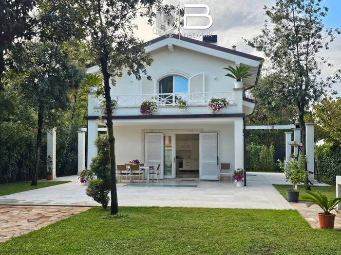 Casa con 6 locali in vendita in Via Nino Bixio, Centro, Forte dei Marmi