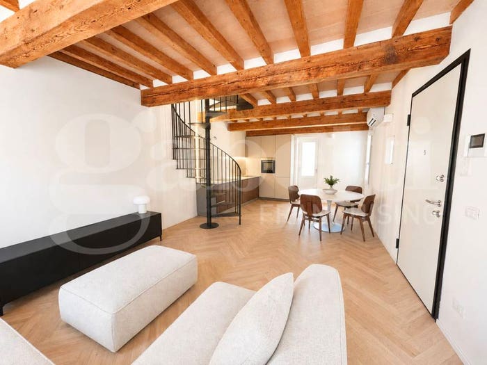 Appartamento quadrilocale in vendita in Via Ganaceto, Centro Storico, Modena