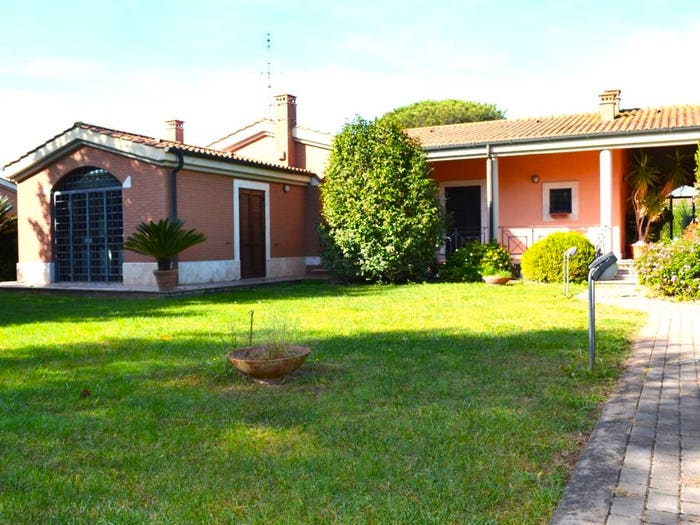 Casa con 6 locali in vendita in Via Amleto Novelli, Vallerano, Roma