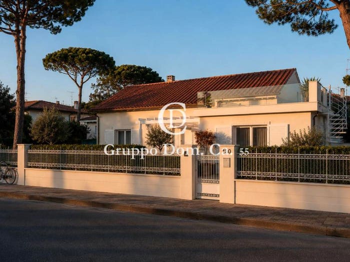 Casa con 6 locali in vendita in Via Flli Cervi, Centro, Forte dei Marmi