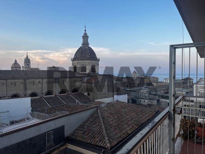 Appartamento trilocale in vendita in Via Pennisi, Centro Storico, Acireale