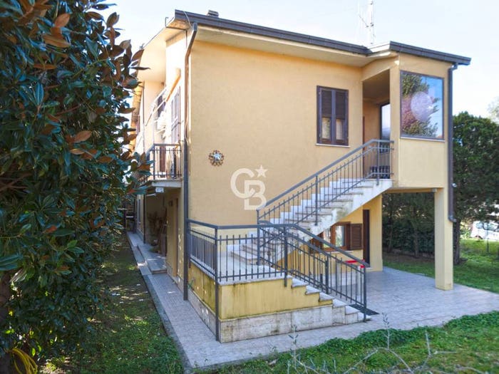 Casa con 6 locali in vendita in Bolsena