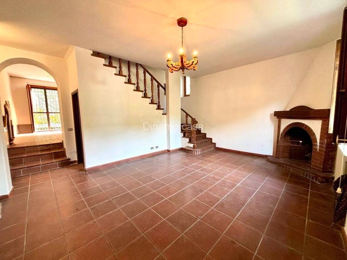 Casa con 6 locali in vendita in Via Bologna, Carmignanello, Cantagallo