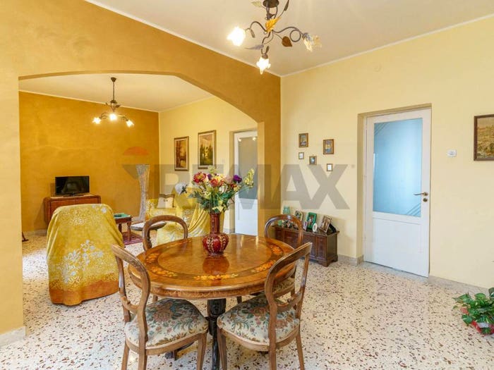 Appartamento con 6 locali in vendita in Via Catania, Centro, Enna