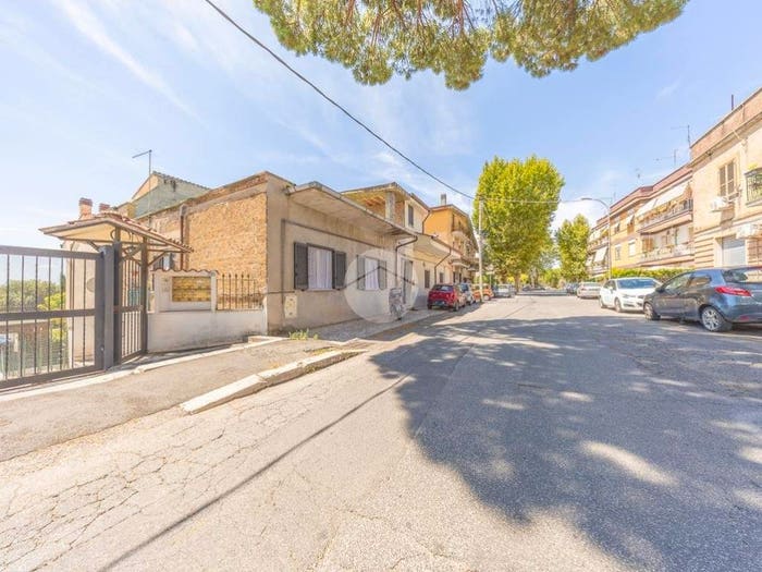Appartamento trilocale in vendita in Viale Montecelio, Centro, Guidonia Montecelio