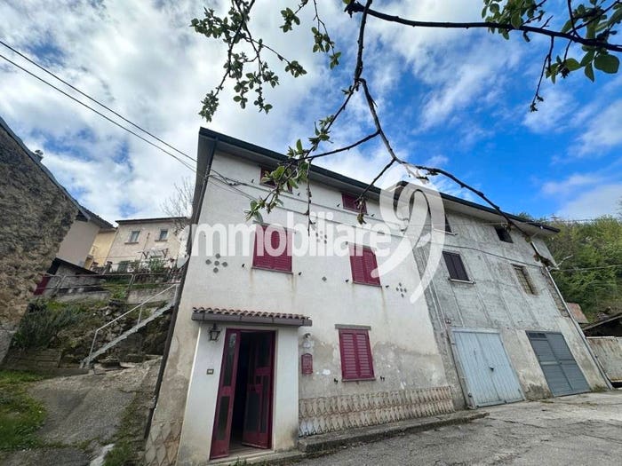 Casa trilocale in vendita in Via Seola, Pié La Costa, Tornimparte