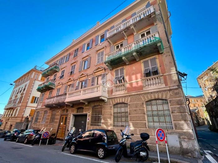 Appartamento quadrilocale in vendita in Via Amerigo Vespucci, Pegli, Genova