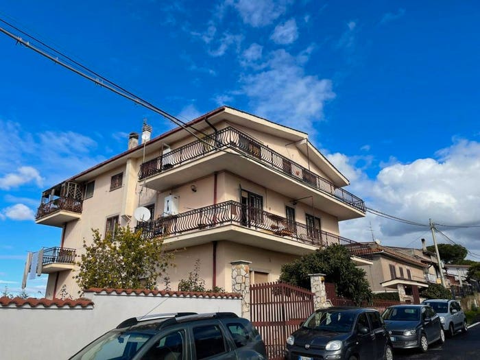 Appartamento con 6 locali in vendita in Via Petriolo, Corcolle, Roma