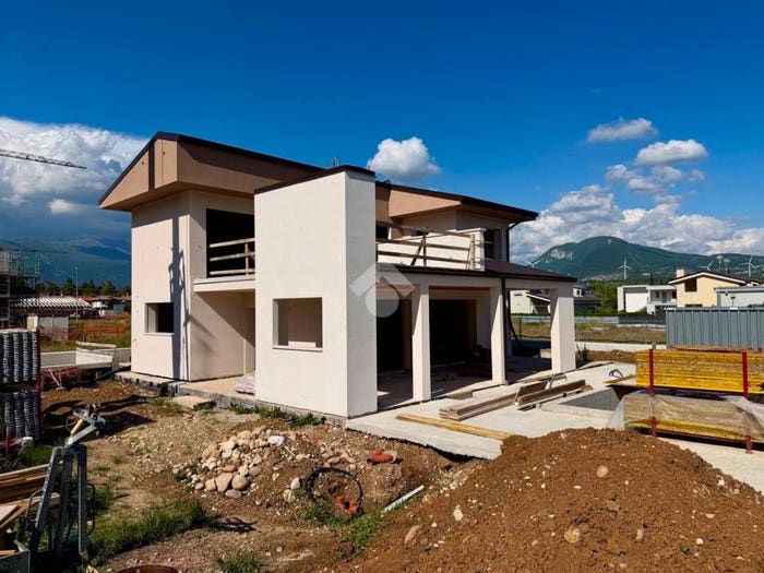 Casa con 5 locali in vendita in Via Degli Olivi, Affi