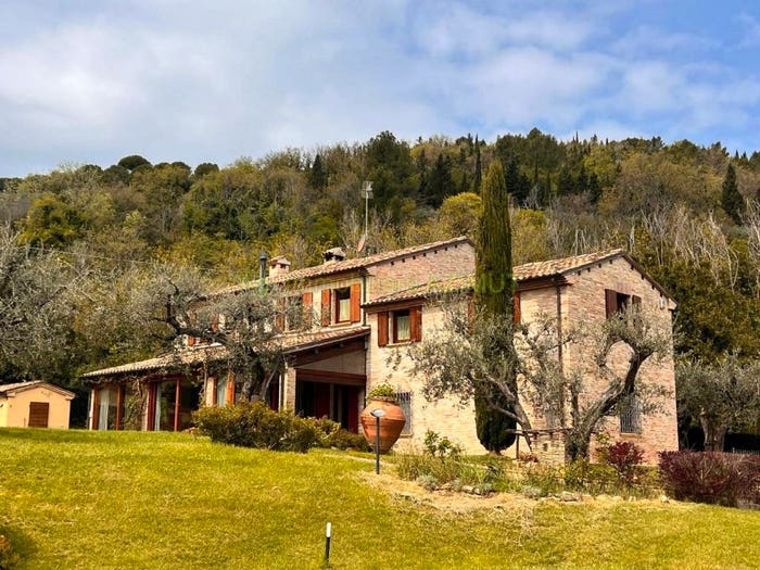 Casa con 6 locali in vendita in Via Tolmino, Centinarola, Fano