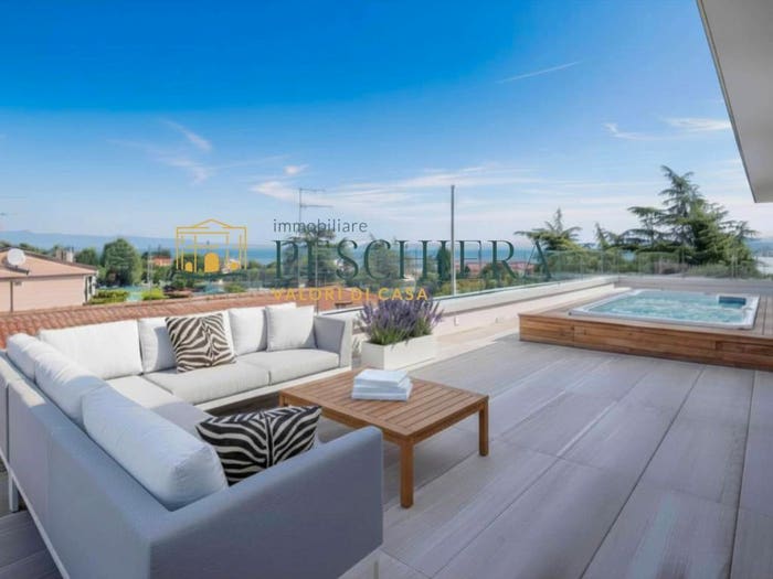 Casa con 6 locali in vendita in Via Cristoforo Colombo, Centro, Peschiera del Garda