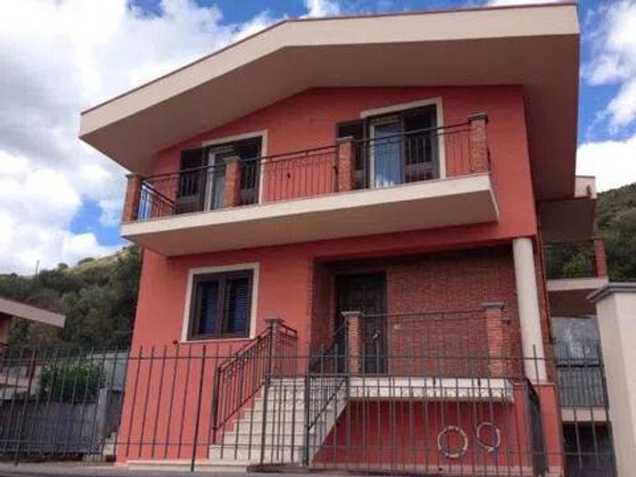 Casa con 5 locali in vendita in Furci Siculo