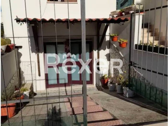 Casa con 6 locali in vendita in Via Gioacchino Rossini, Centro, Poggiardo