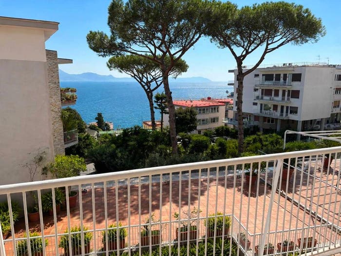 Appartamento con 6 locali in vendita in Via Gneo Nevio, Posillipo, Napoli