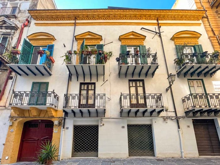 Appartamento quadrilocale in vendita in Via Pietro Amodei, Cassaro, Palermo