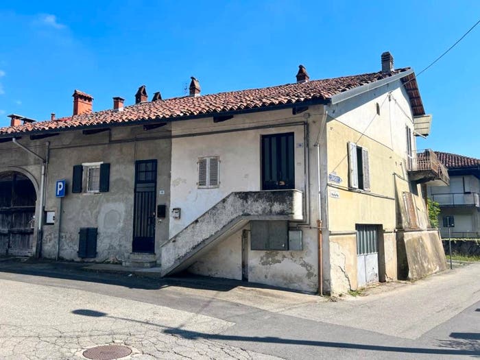 Casa con 6 locali in vendita in Piazza Porta Pia, Centro, Cuceglio