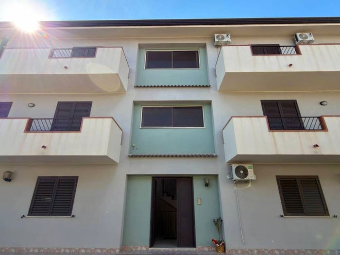 Appartamento con 5 locali in vendita in Via Rosate, Oliveri