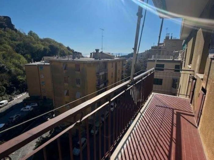 Appartamento trilocale in vendita in via Pasquale Berghini, San Fruttuoso, Genova