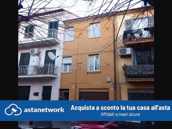 Appartamento bilocale in vendita in Piazza Aurelio Mariani, Centro Storico, Velletri
