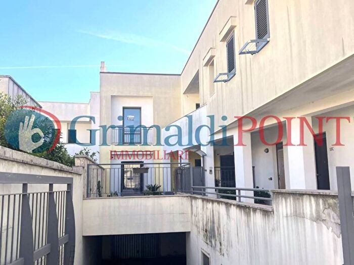 Appartamento quadrilocale in vendita in Via Alessandro Volta, Centro, Carmiano