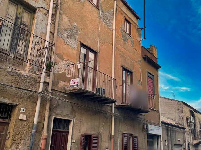 Casa con 6 locali in vendita in Campobello di Licata