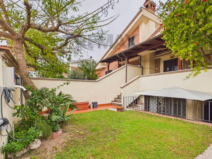 Casa quadrilocale in vendita in via Antonio Ligabue, Acilia, Roma