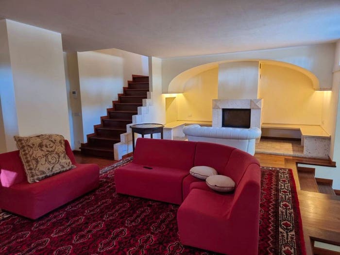 Casa con 6 locali in vendita in Camaiore Paese, Camaiore