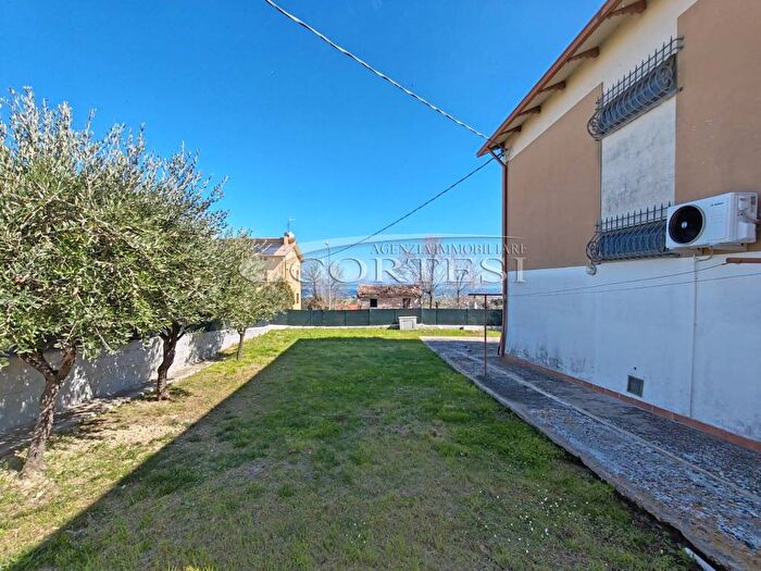 Casa con 6 locali in vendita in San Costanzo