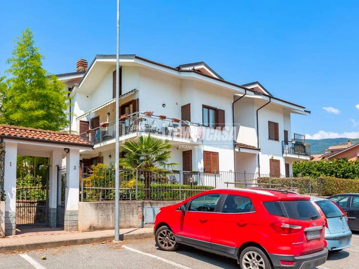 Appartamento con 5 locali in vendita in Via Tenente Mario Tonda, Centro, Giaveno