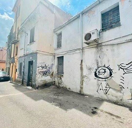 Appartamento con 5 locali in vendita in Via Alberto Lamarmora, Nuoro