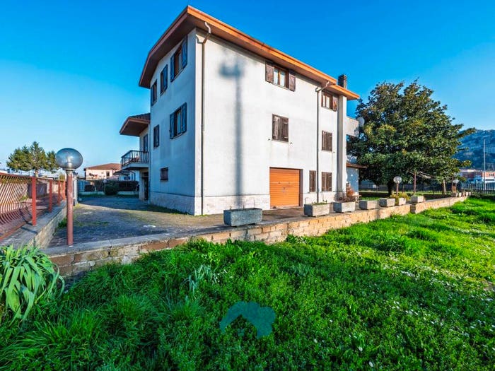 Casa con 6 locali in vendita in Via Guglielmo Marconi, Centro, Artena