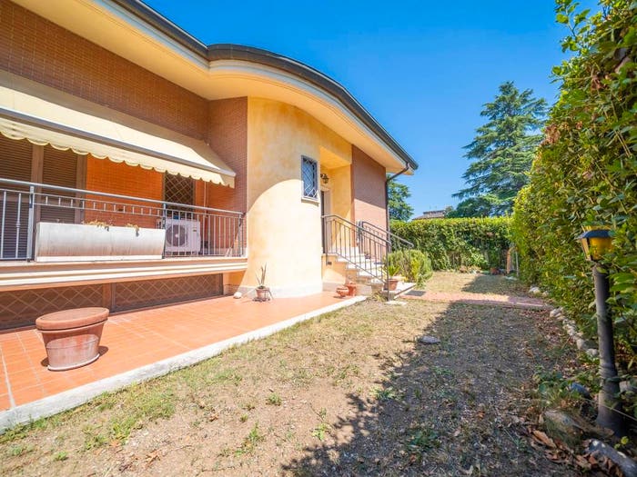 Casa con 6 locali in vendita in Via Bronte, Borghesiana, Roma