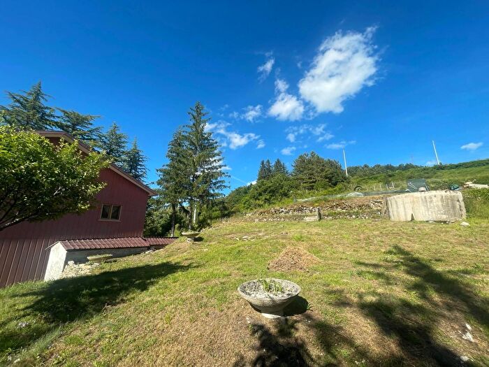 Casa con 11 locali in vendita in Via Villa Camponeschi, Posta