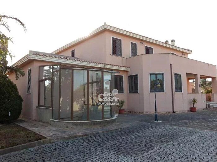 Casa con 10 locali in vendita in Marsala