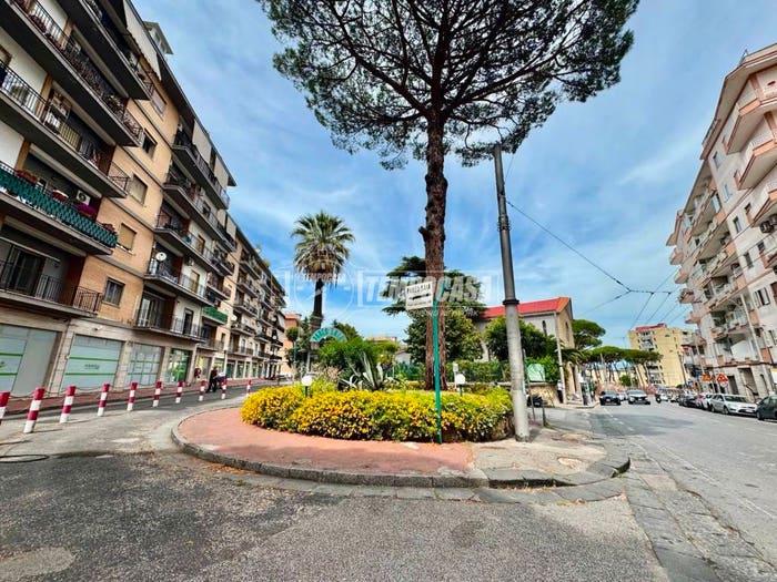 Appartamento trilocale in vendita in Viale Colli Aminei D, Colli Aminei Capodimonte, Napoli