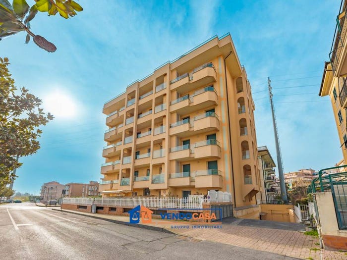 Appartamento con 6 locali in vendita in Via Don Giacomo Lasagna, Centro, Albenga