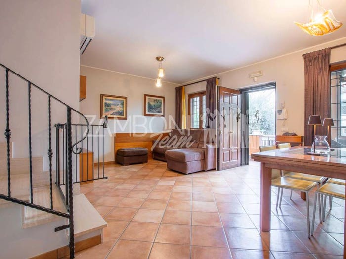 Casa quadrilocale in vendita in Via Antonio Donghi, Acilia, Roma