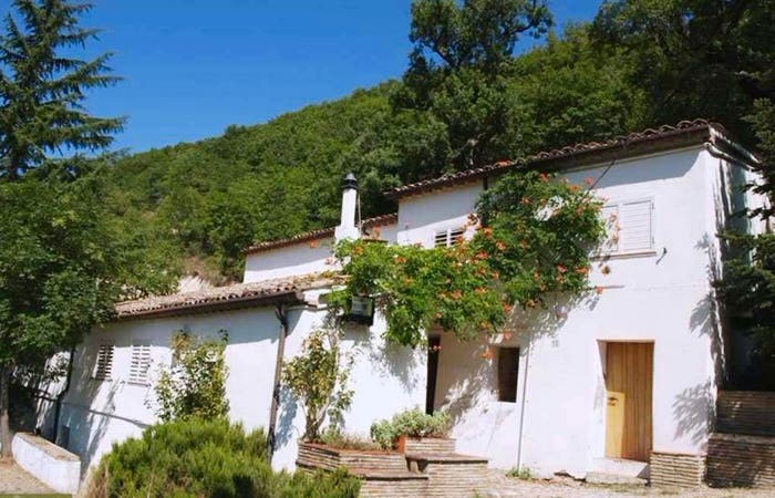 Casa con 6 locali in vendita in Via Villa d'Aria, Serrapetrona