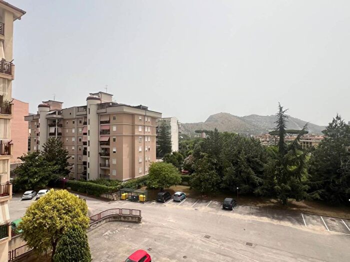 Appartamento quadrilocale in vendita in Via Guglielmo Marconi, Falciano, Caserta