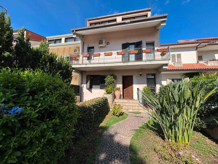 Casa con 6 locali in vendita in via martiri di caiazzo, Ercole, Caserta