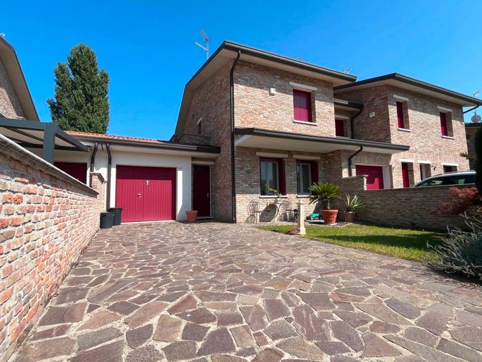 Casa con 5 locali in vendita in Copparo