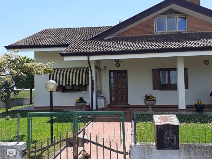 Casa con 6 locali in vendita in Palazzolo dello Stella