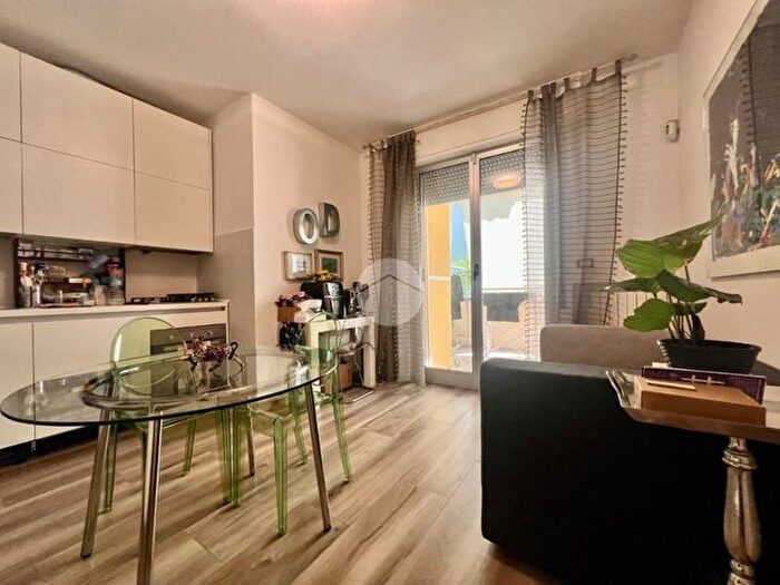 Appartamento trilocale in vendita in Viale Regina Elena, Rimini