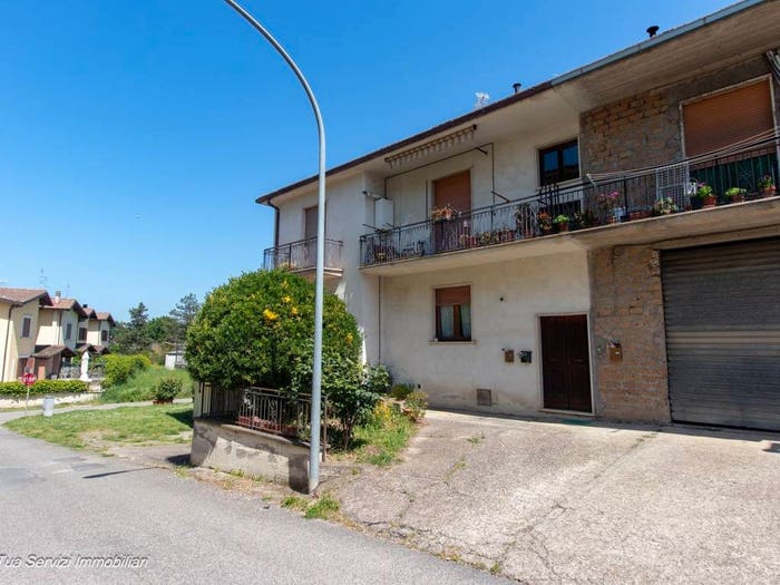 Appartamento con 6 locali in vendita in Via Cesare Battisti, Sipicciano, Graffignano
