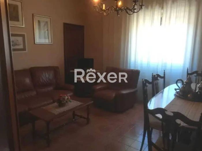 Appartamento trilocale in vendita in Piazzale Don Luigi Sturzo, Centro, Cinigiano