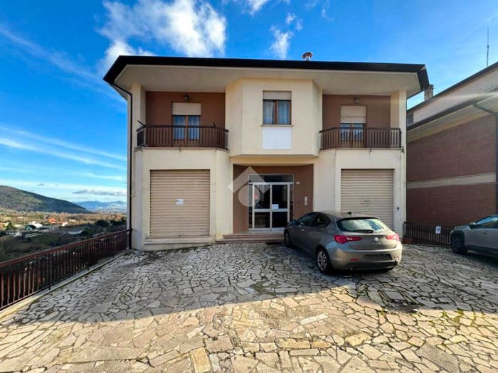 Appartamento trilocale in vendita in Via Sezze, Centro, Bassiano