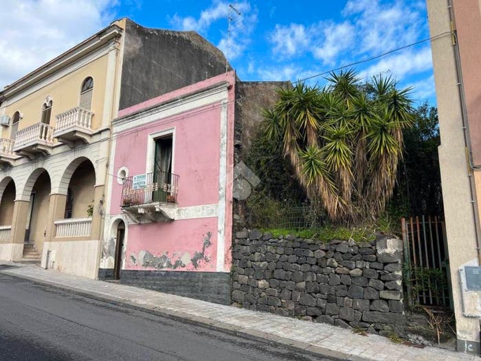 Casa trilocale in vendita in Via Enrico Toti, Carruba, Riposto