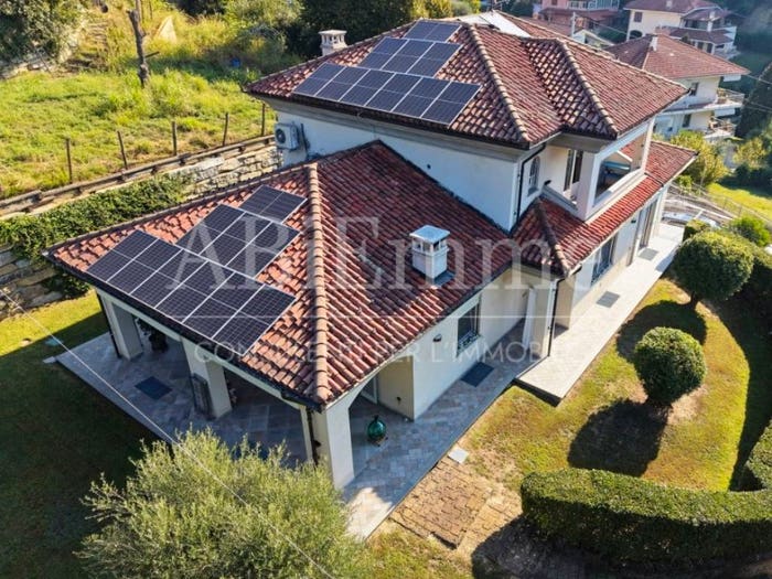 Casa con 6 locali in vendita in Via Accademia degli Innominati, Centro, Bra