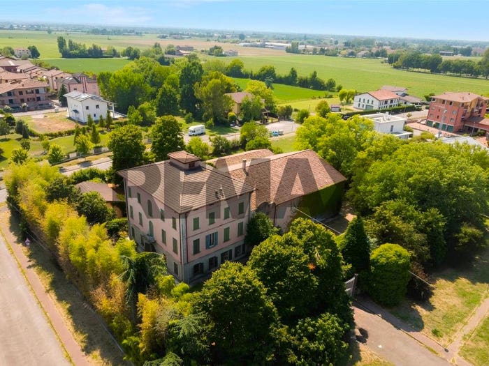 Casa con 6 locali in vendita in Via Dante Alighieri, Centro, Castelnovo di Sotto